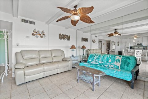 Condo in Cocoa Beach, Florida, 2 bedrooms  № 1673504 - photo 27