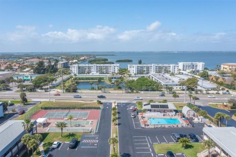 Condo in Cocoa Beach, Florida, 2 bedrooms  № 1673504 - photo 2