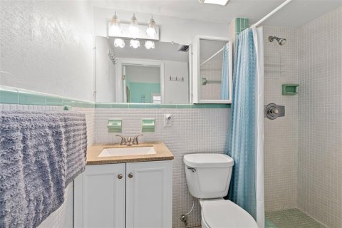 Condo in Cocoa Beach, Florida, 2 bedrooms  № 1673504 - photo 21