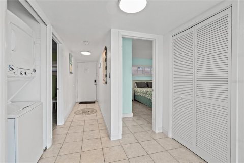 Condo in Cocoa Beach, Florida, 2 bedrooms  № 1673504 - photo 23