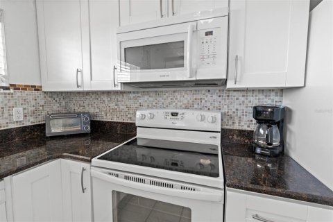 Condo in Cocoa Beach, Florida, 2 bedrooms  № 1673504 - photo 30