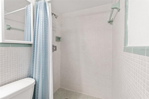 Condo in Cocoa Beach, Florida, 2 bedrooms  № 1673504 - photo 20