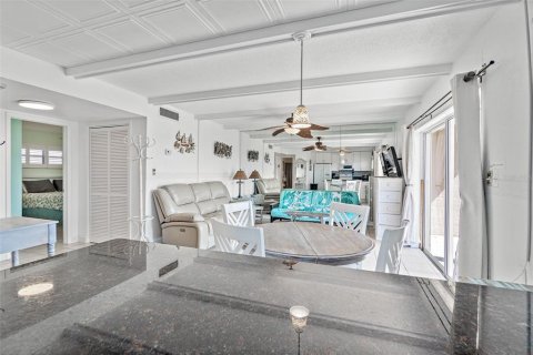 Condo in Cocoa Beach, Florida, 2 bedrooms  № 1673504 - photo 17