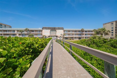 Condo in Cocoa Beach, Florida, 2 bedrooms  № 1673504 - photo 9