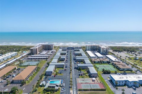 Condo in Cocoa Beach, Florida, 2 bedrooms  № 1673504 - photo 7