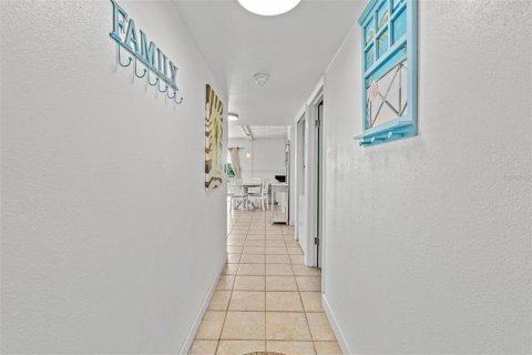 Condo in Cocoa Beach, Florida, 2 bedrooms  № 1673504 - photo 22