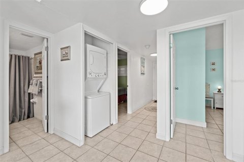 Condo in Cocoa Beach, Florida, 2 bedrooms  № 1673504 - photo 24