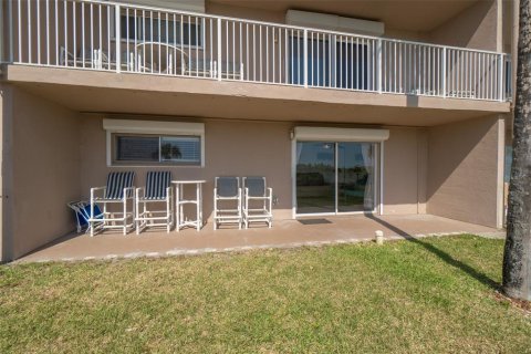 Condo in Cocoa Beach, Florida, 2 bedrooms  № 1673504 - photo 15