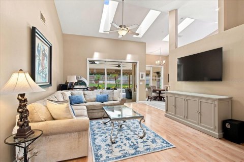 Villa ou maison à vendre à Apopka, Floride: 4 chambres, 228.82 m2 № 2406792 - photo 9