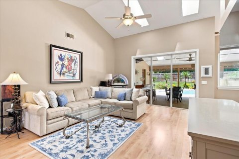 Villa ou maison à vendre à Apopka, Floride: 4 chambres, 228.82 m2 № 2406792 - photo 10