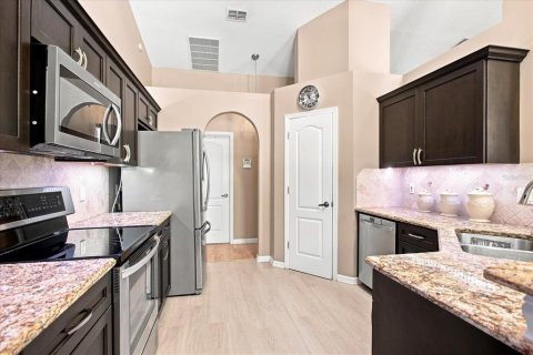 Villa ou maison à vendre à Apopka, Floride: 4 chambres, 228.82 m2 № 2406792 - photo 13