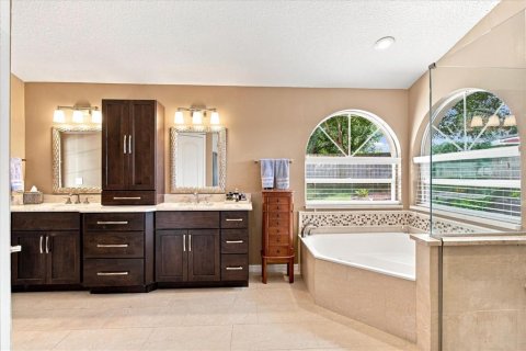 Villa ou maison à vendre à Apopka, Floride: 4 chambres, 228.82 m2 № 2406792 - photo 19