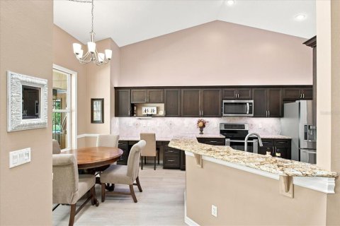 Villa ou maison à vendre à Apopka, Floride: 4 chambres, 228.82 m2 № 2406792 - photo 12