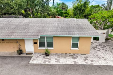 Townhouse in Sarasota, Florida 2 bedrooms, 78.04 sq.m. № 2299201