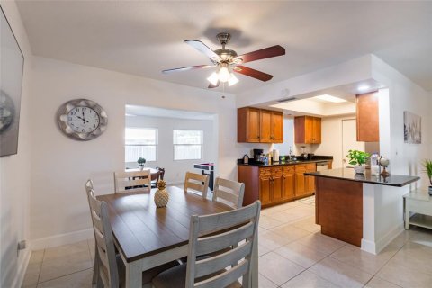 House in Sarasota, Florida 3 bedrooms, 140.47 sq.m. № 1625723 - photo 11