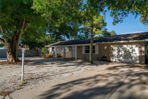 House in Sarasota, Florida 3 bedrooms, 140.47 sq.m. № 1625723 - photo 2