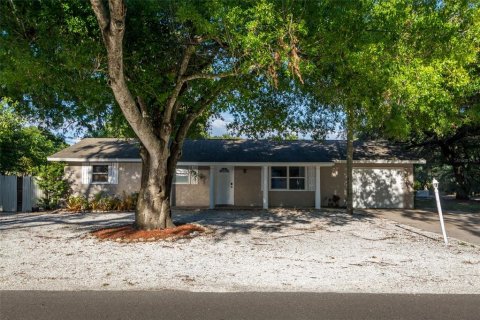 House in Sarasota, Florida 3 bedrooms, 140.47 sq.m. № 1625723 - photo 1