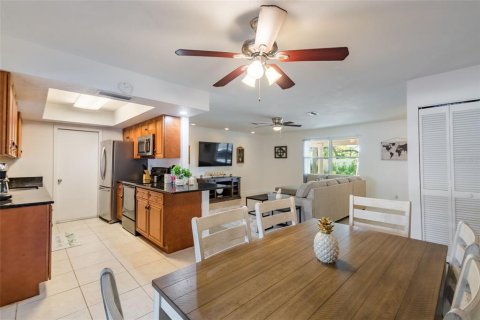 House in Sarasota, Florida 3 bedrooms, 140.47 sq.m. № 1625723 - photo 12