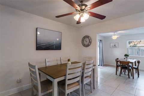 House in Sarasota, Florida 3 bedrooms, 140.47 sq.m. № 1625723 - photo 10