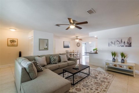 House in Sarasota, Florida 3 bedrooms, 140.47 sq.m. № 1625723 - photo 4