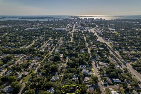 House in Sarasota, Florida 3 bedrooms, 140.47 sq.m. № 1625723 - photo 25