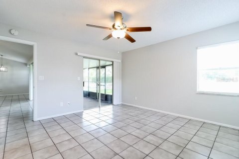 House in Valrico, Florida 3 bedrooms, 119.47 sq.m. № 1918127 - photo 9