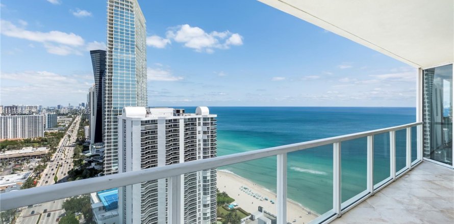 Condo in Sunny Isles Beach, Florida, 2 bedrooms  № 2055250