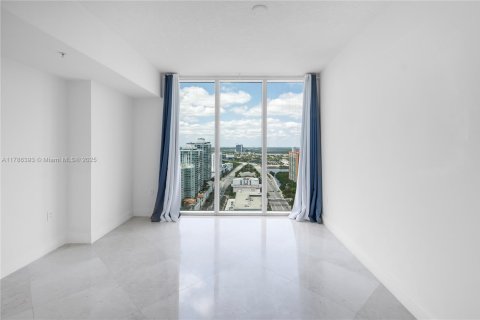 Condo in Sunny Isles Beach, Florida, 2 bedrooms  № 2055250 - photo 13