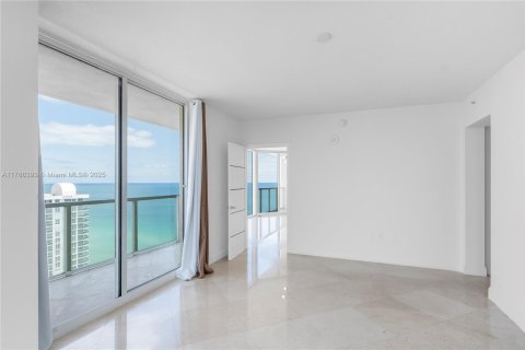 Condo in Sunny Isles Beach, Florida, 2 bedrooms  № 2055250 - photo 10