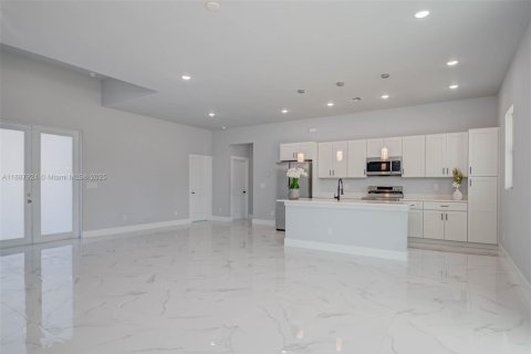 House in Lehigh Acres, Florida 3 bedrooms, 151.62 sq.m. № 1942219 - photo 14