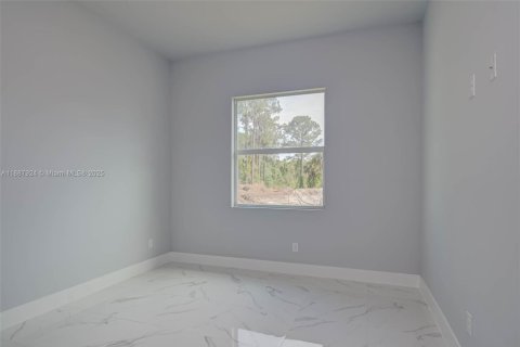 House in Lehigh Acres, Florida 3 bedrooms, 151.62 sq.m. № 1942219 - photo 21