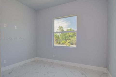 House in Lehigh Acres, Florida 3 bedrooms, 151.62 sq.m. № 1942219 - photo 17