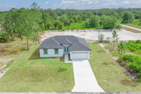 House in Lehigh Acres, Florida 3 bedrooms, 151.62 sq.m. № 1942219 - photo 2