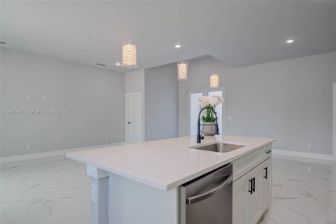 Villa ou maison à louer à Lehigh Acres, Floride: 3 chambres, 151.62 m2 № 1942219 - photo 10