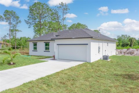 House in Lehigh Acres, Florida 3 bedrooms, 151.62 sq.m. № 1942219 - photo 3