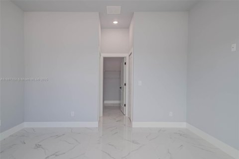 House in Lehigh Acres, Florida 3 bedrooms, 151.62 sq.m. № 1942219 - photo 13
