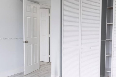 Снять в аренду кондоминиум в Лодерхилл, Флорида 2 спальни, 104.05м2, № 1781962 - фото 10