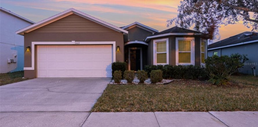 House in Davenport, Florida 3 bedrooms, 163.79 sq.m. № 1540651