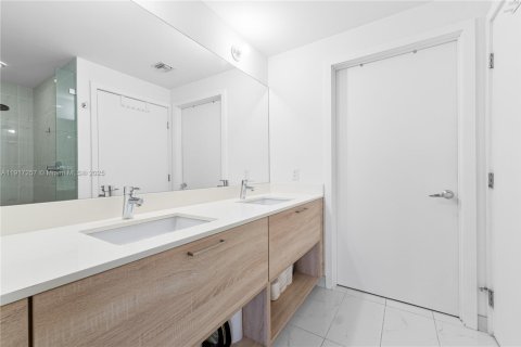 Copropriété à louer à North Miami Beach, Floride: 2 chambres, 103.59 m2 № 1975381 - photo 19