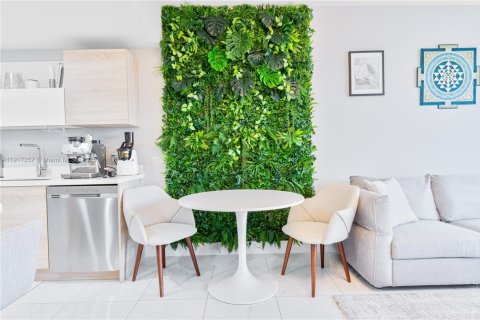 Copropriété à louer à North Miami Beach, Floride: 2 chambres, 103.59 m2 № 1975381 - photo 4