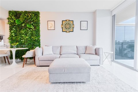 Copropriété à louer à North Miami Beach, Floride: 2 chambres, 103.59 m2 № 1975381 - photo 10