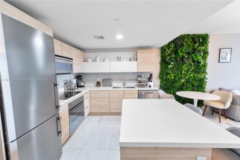 Copropriété à louer à North Miami Beach, Floride: 2 chambres, 103.59 m2 № 1975381 - photo 3