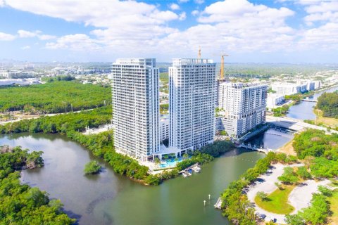 Copropriété à louer à North Miami Beach, Floride: 2 chambres, 103.59 m2 № 1975381 - photo 1