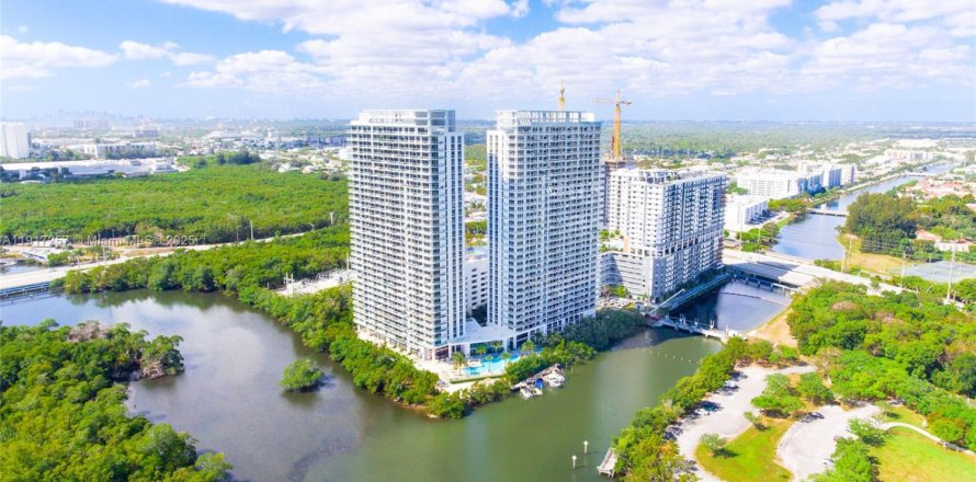 Condo à North Miami Beach, Floride, 2 chambres  № 1975381