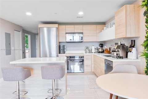 Copropriété à louer à North Miami Beach, Floride: 2 chambres, 103.59 m2 № 1975381 - photo 2