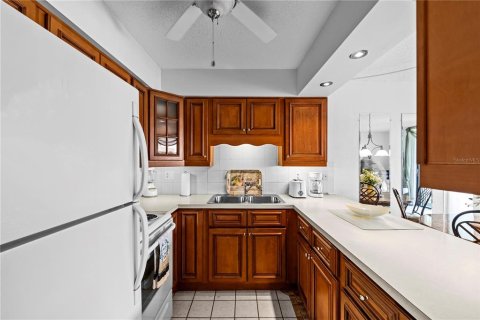 Condo in Daytona Beach, Florida, 1 bedroom  № 1651935 - photo 11