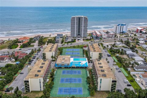 Condo in Daytona Beach, Florida, 1 bedroom  № 1651935 - photo 1