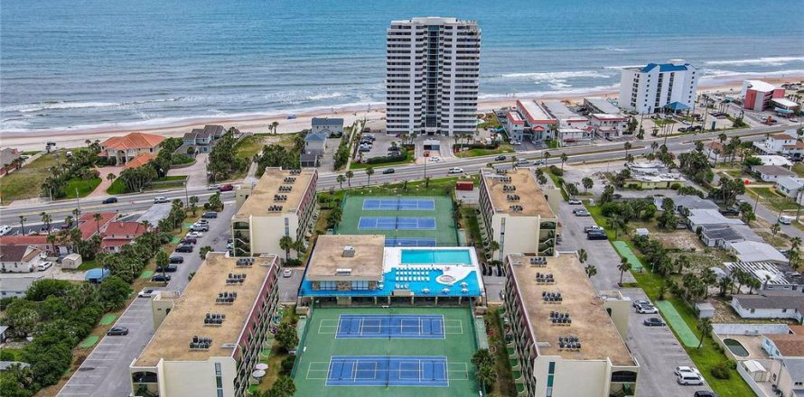 Condo in Daytona Beach, Florida, 1 bedroom № 1651935