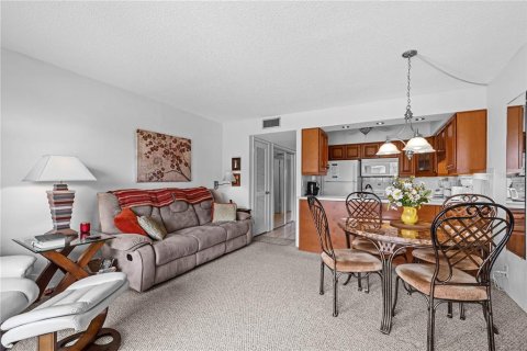 Condo in Daytona Beach, Florida, 1 bedroom  № 1651935 - photo 8