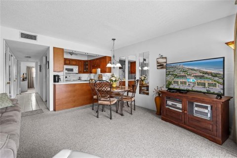 Condo in Daytona Beach, Florida, 1 bedroom  № 1651935 - photo 7